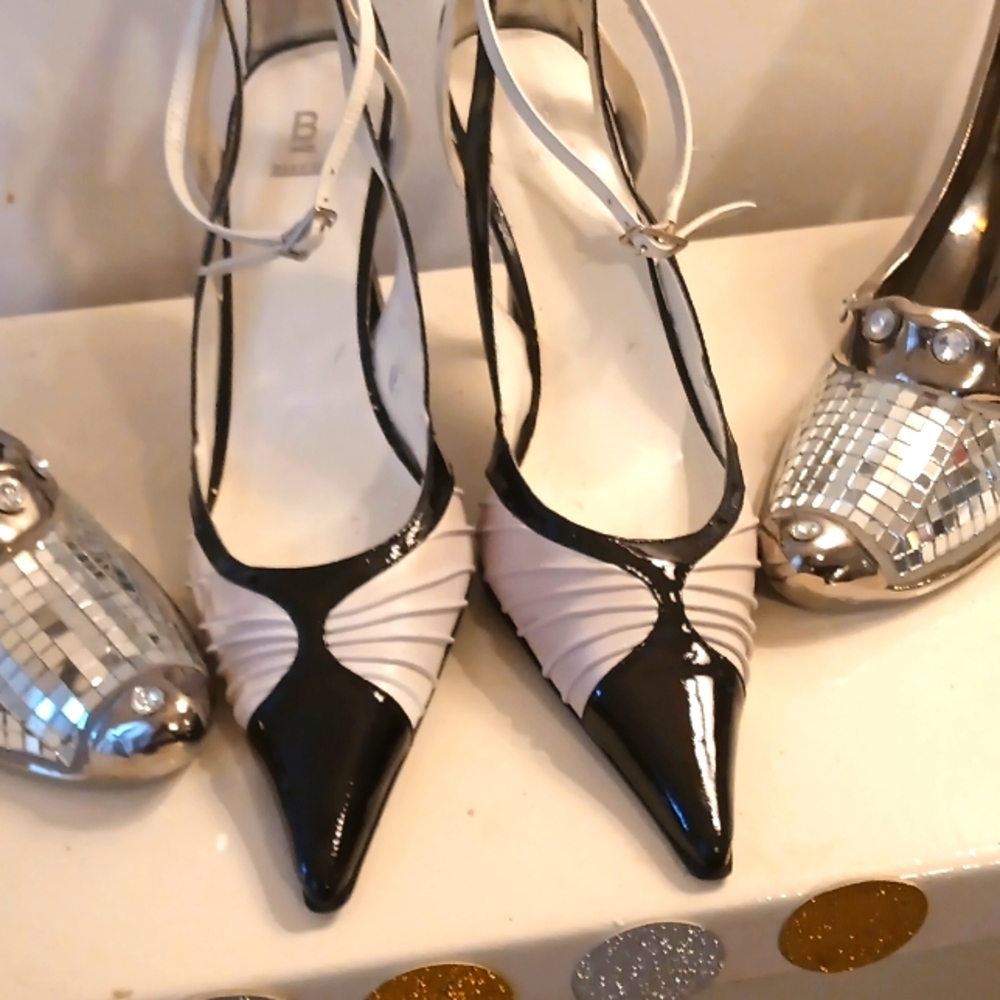 Bakers, Size 8, Black & White